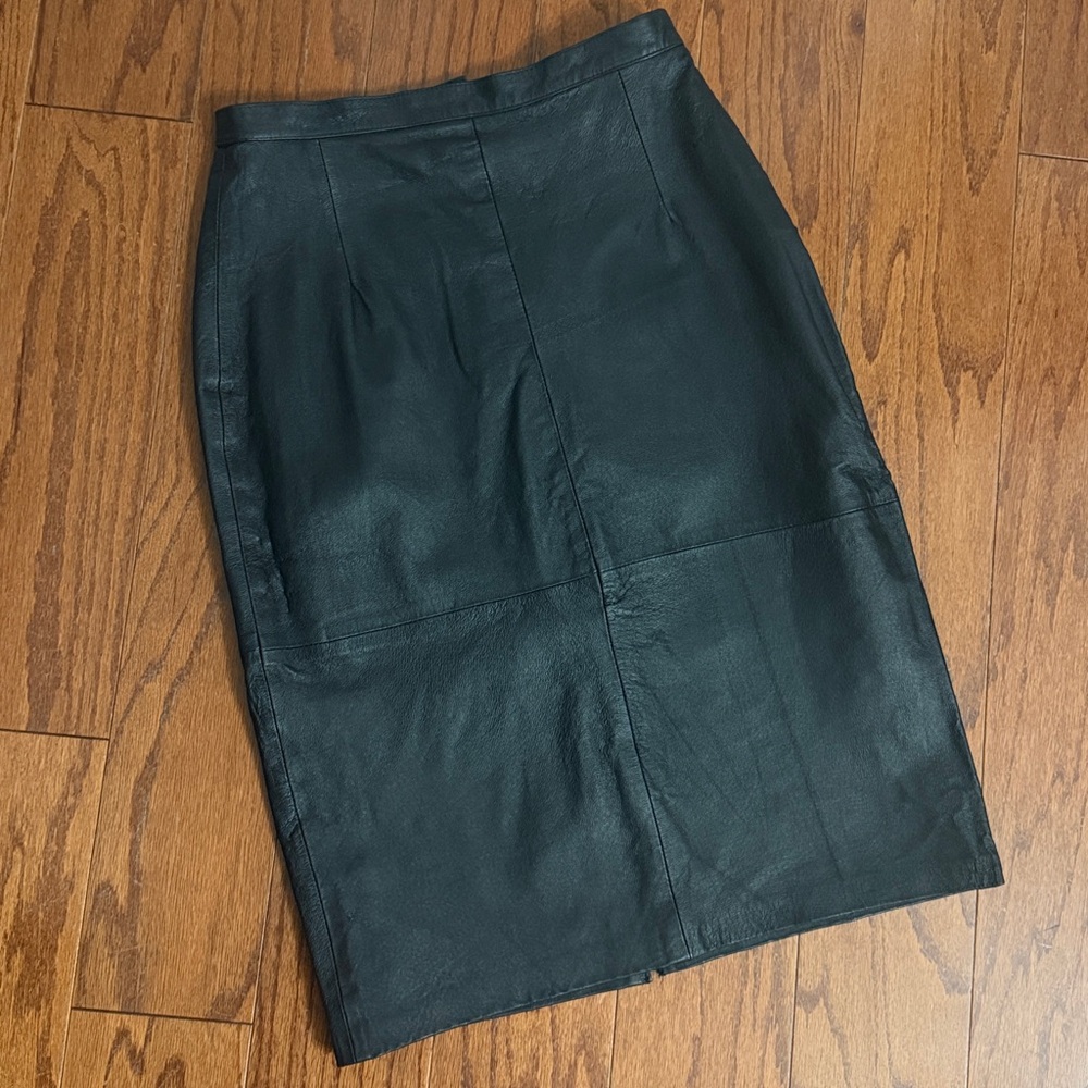 Vintage Comint genuine black leather skirt. Size 11-12